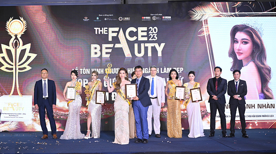 A hau Duong thanh nhan dai su the face beauty 22