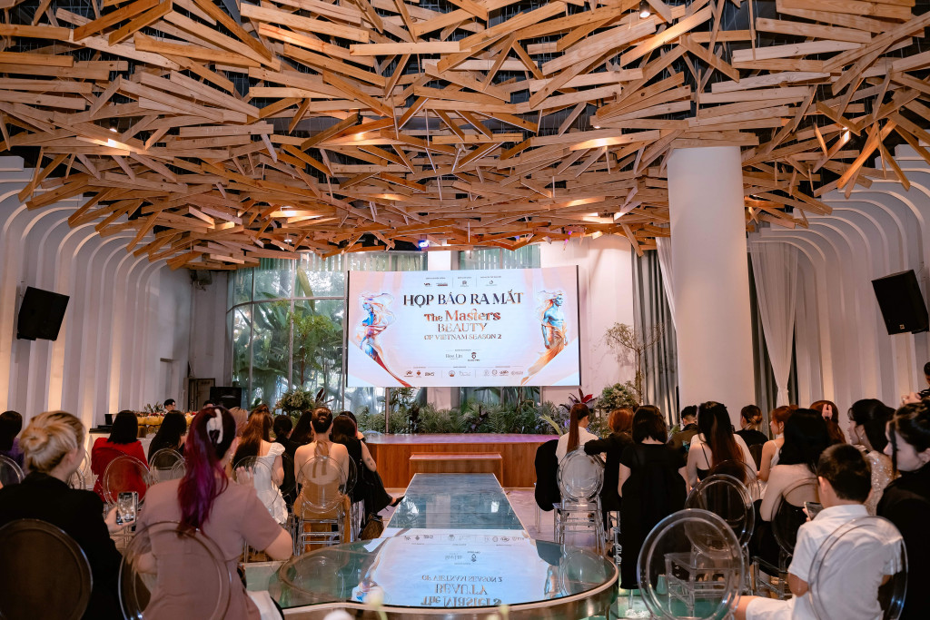 Master Dương Mỹ Linh – Mentor Kiến Tạo Dẫn Dắt Tầm Nhìn Mới Cho Các Nghệ Sĩ Tại The Masters Beauty of Vietnam Season 2 3 master duong my linh mentor dan dat tam nhin moi cho cac nghe si tai the masters beauty of vietnam season 2 2