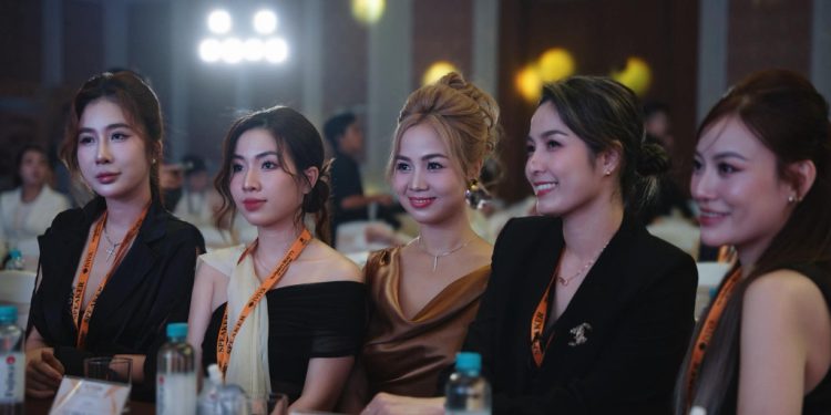 Guest Speaker Tại The Masters Beauty Of Vietnam Season 2 – Master Vũ Thuỷ Jessie Tỏa Sáng Với Kỹ Thuật Môi Healedlips Đỉnh Cao 1 Guest Speaker Tại The Masters Beauty Of Vietnam Season 2 – Master Vũ Thuỷ Jessie Tỏa Sáng Với Kỹ Thuật Môi Healedlips Đỉnh Cao