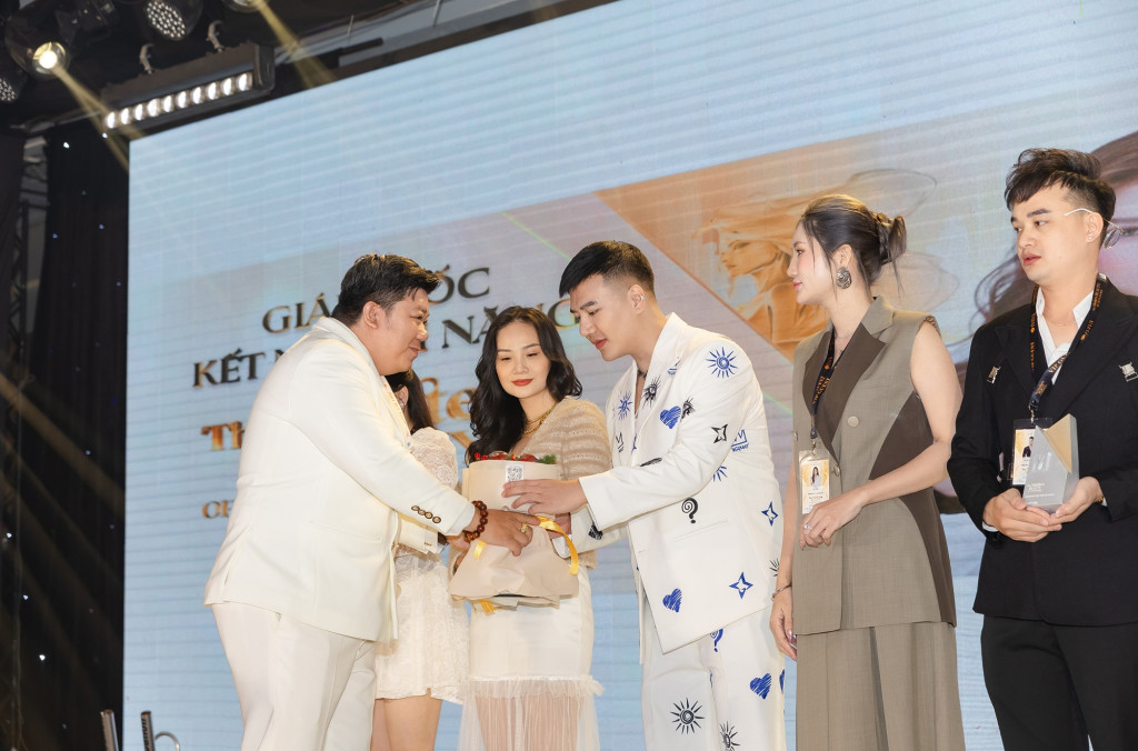 master duy anh giam doc dua nganh phun xam viet nam thang hoa tai the masters beauty of vietnam season 2 2