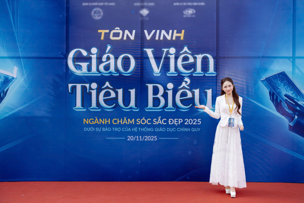 Lễ Tôn Vinh Giáo Viên Tiêu Biểu 2025: Cô Huỳnh Ánh Tuyết Và Cống Hiến Cho Đào Tạo Nghề Làm Đẹp 2 le ton vinh giao vien tieu bieu 2025 co huynh anh tuyet va cong hien cho dao tao nghe lam dep 1
